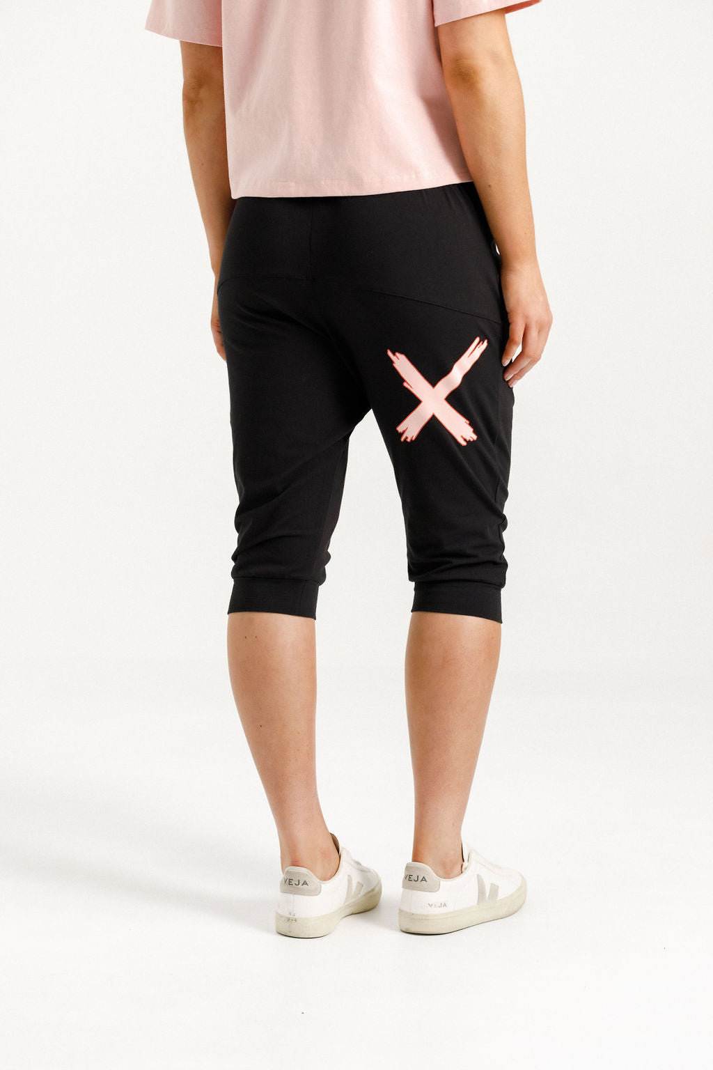 3/4 Apartment Pants Black with Blossom Berry X - PREORDER DELIVERY END AUGUST