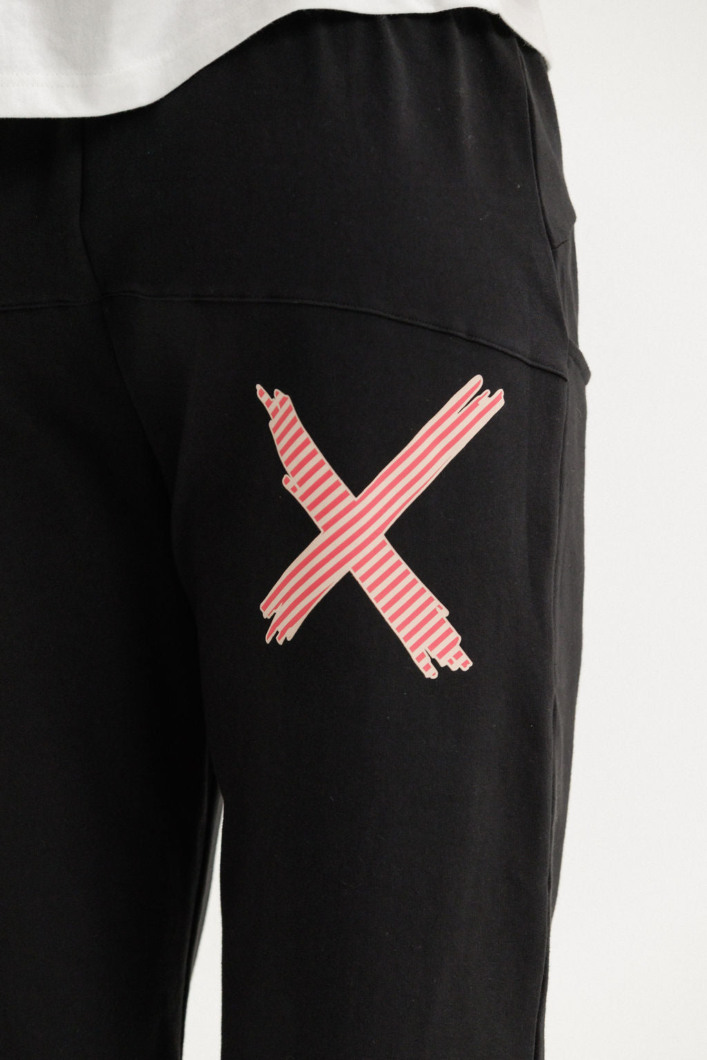 Avenue Pants Black With Coral Stripe X