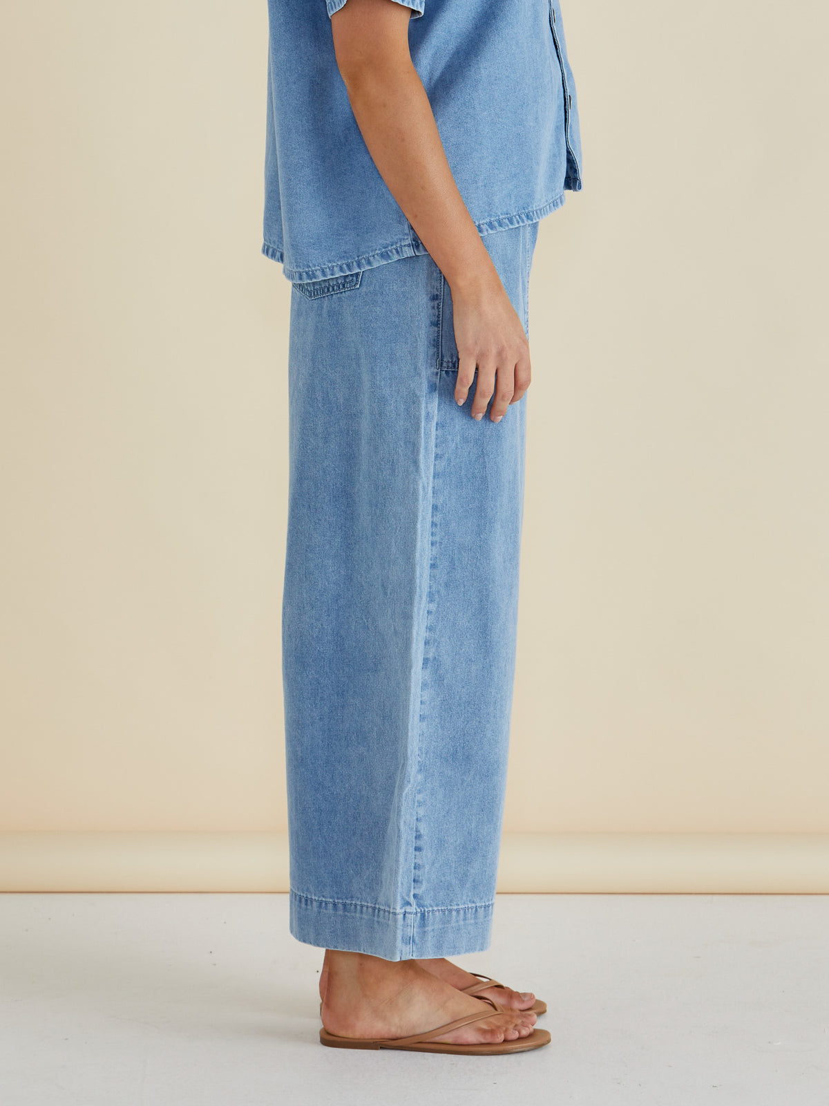 Saffra Relax Leg Jean Medium Wash Blue Denim
