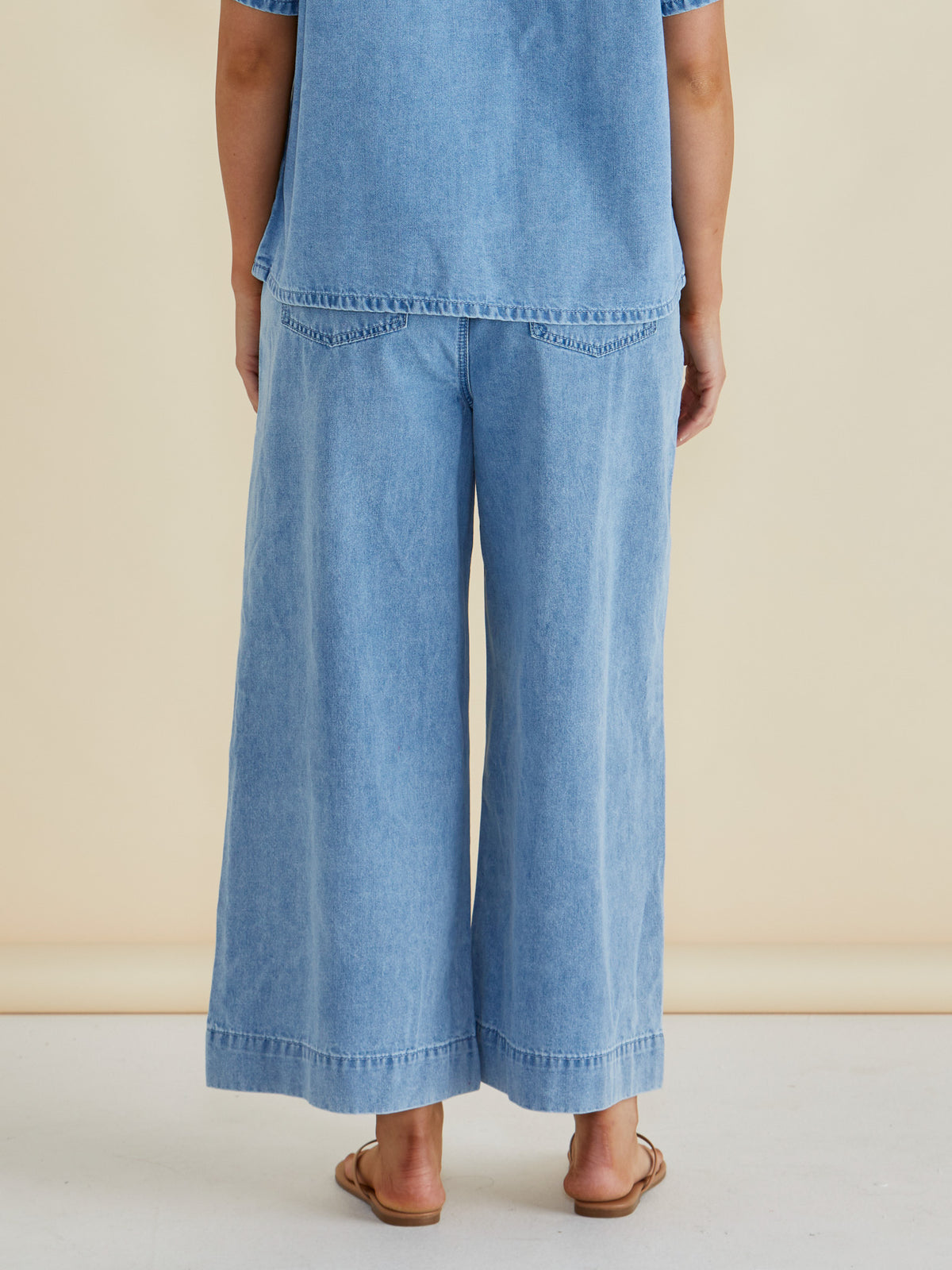 Saffra Relax Leg Jean Medium Wash Blue Denim