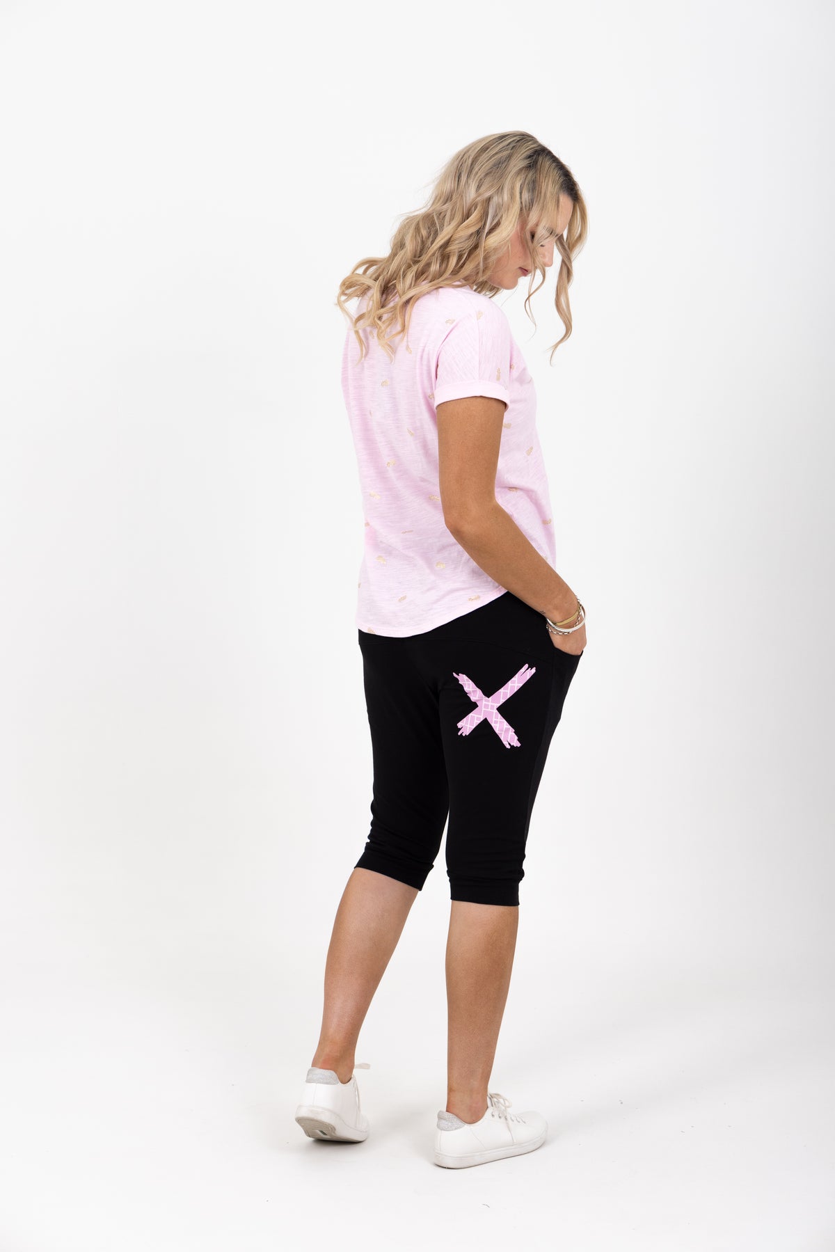3/4 Apartment Pants Black With Pink Bloom X