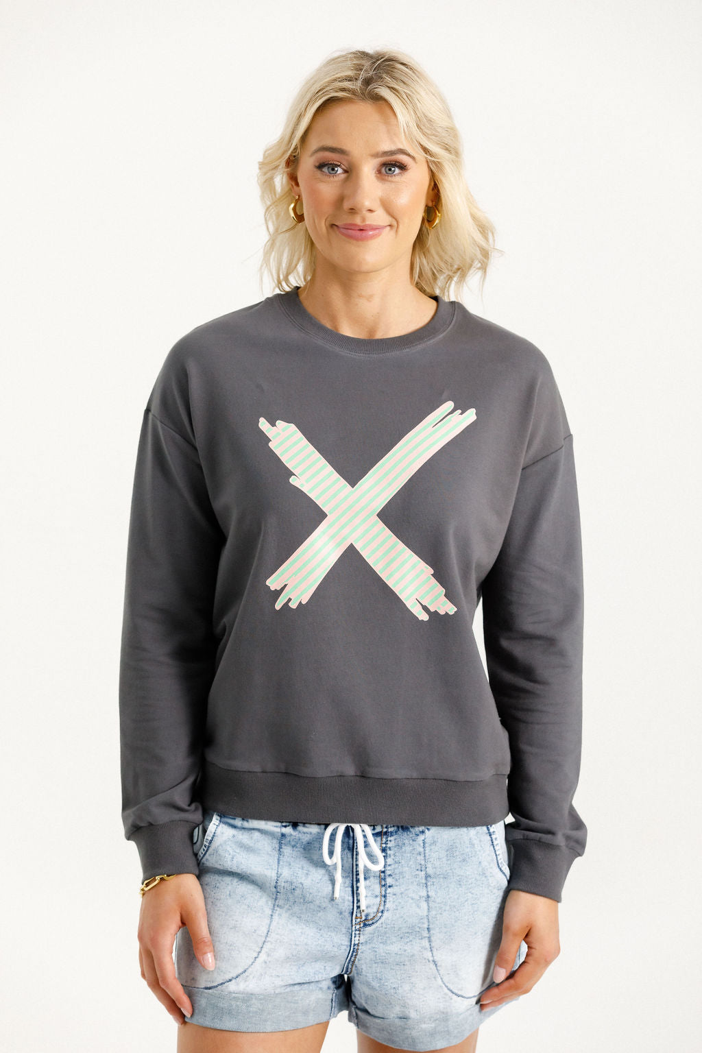 Camilla Crew Graphite With Candy Apple X