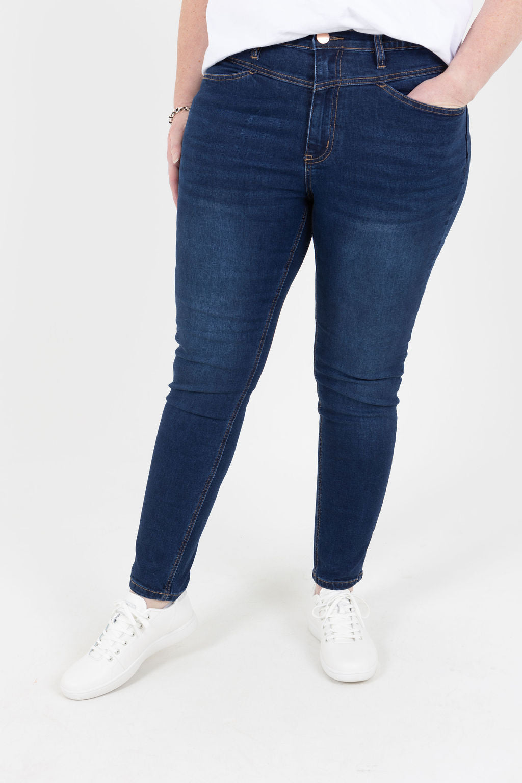 Curve Tommy Blue Wash Jean