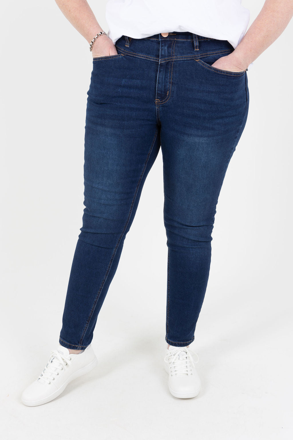 Curve Tommy Blue Wash Jean