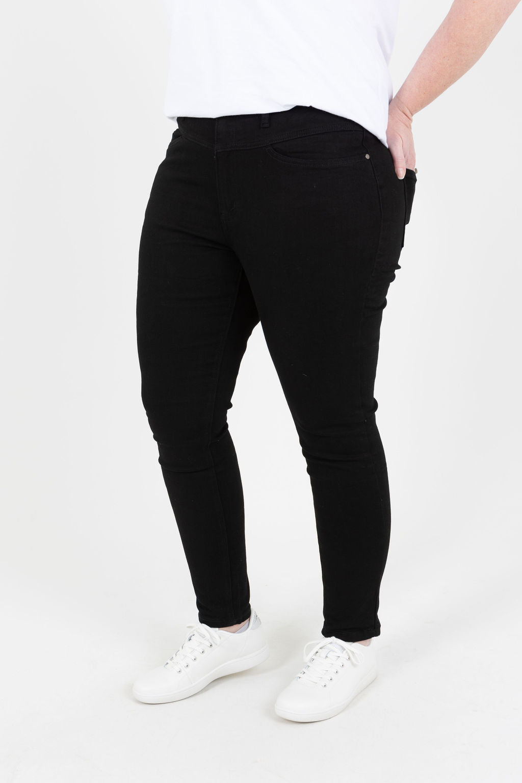 Curve Tommy Black Jean