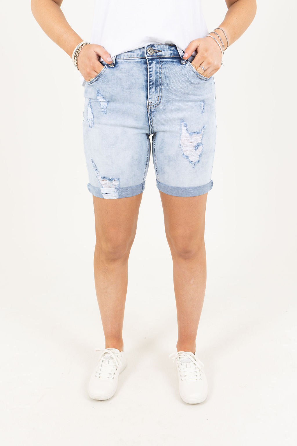 Greta Distressed Short