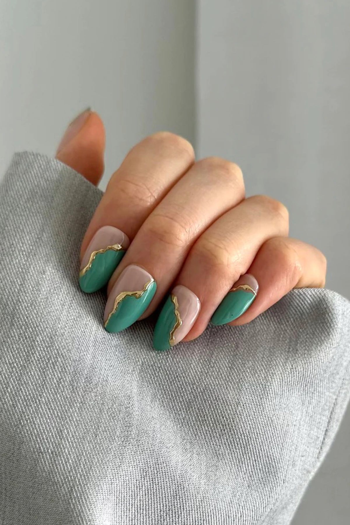 Emerald Gold Nails (Gel)