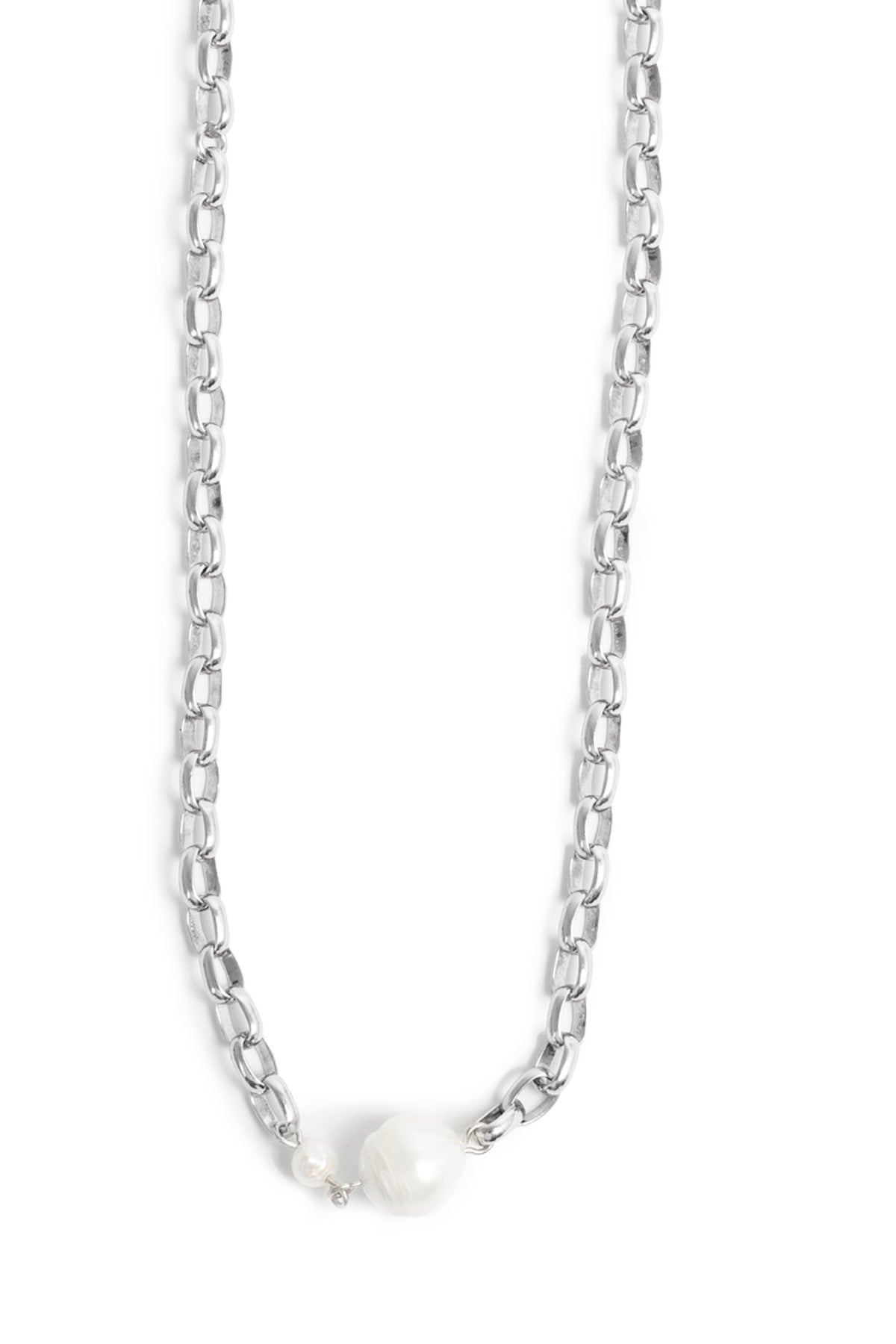 Short Necklace With Two Pearls