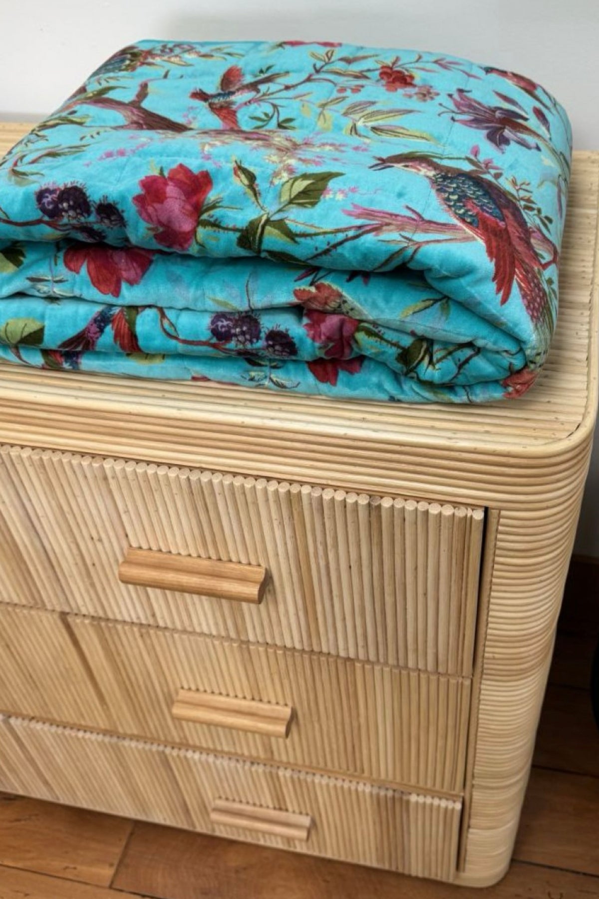 Throw Paradise Velvet Sky Blue