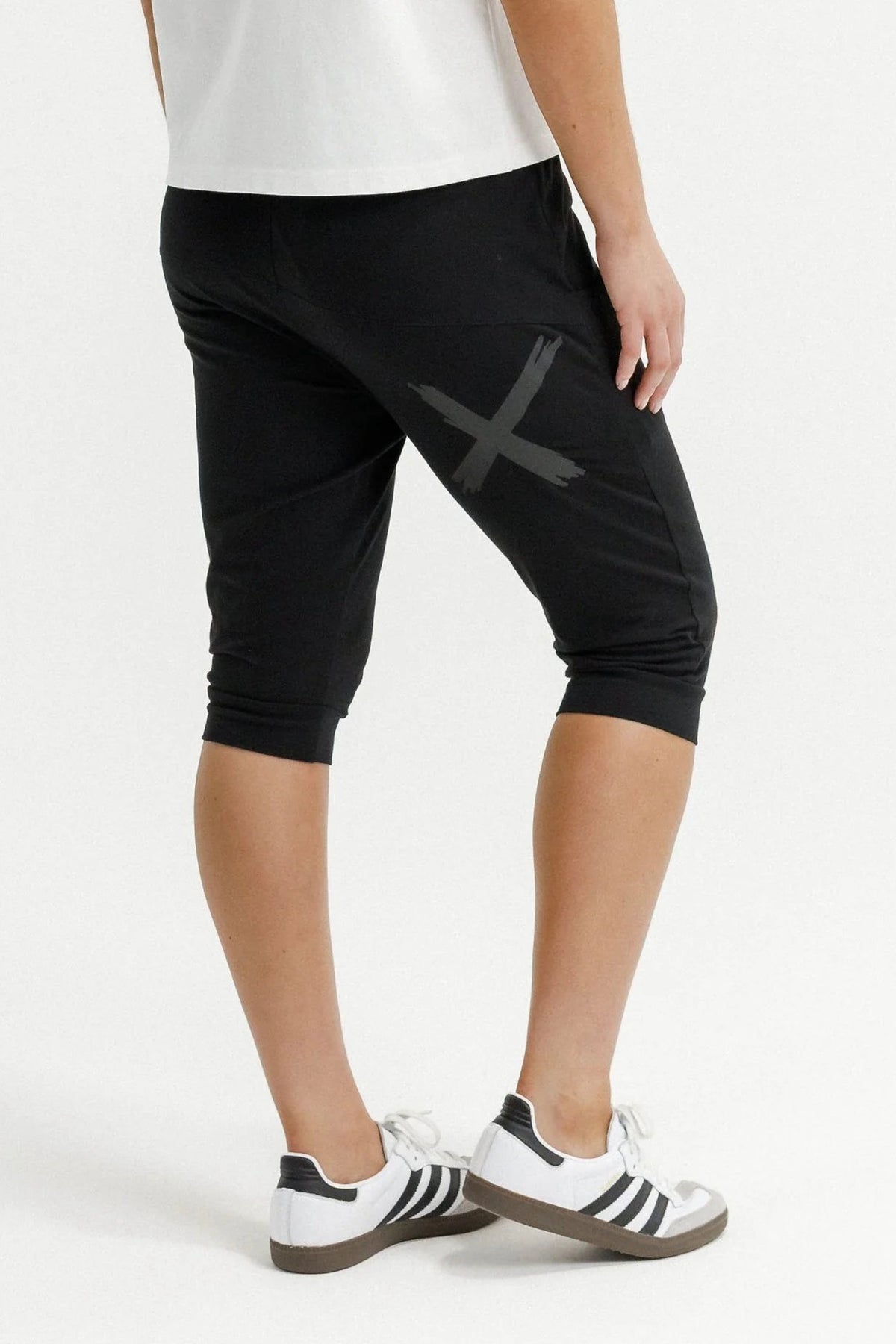 3/4 Apartment Pants Black With Matt Black X Print
