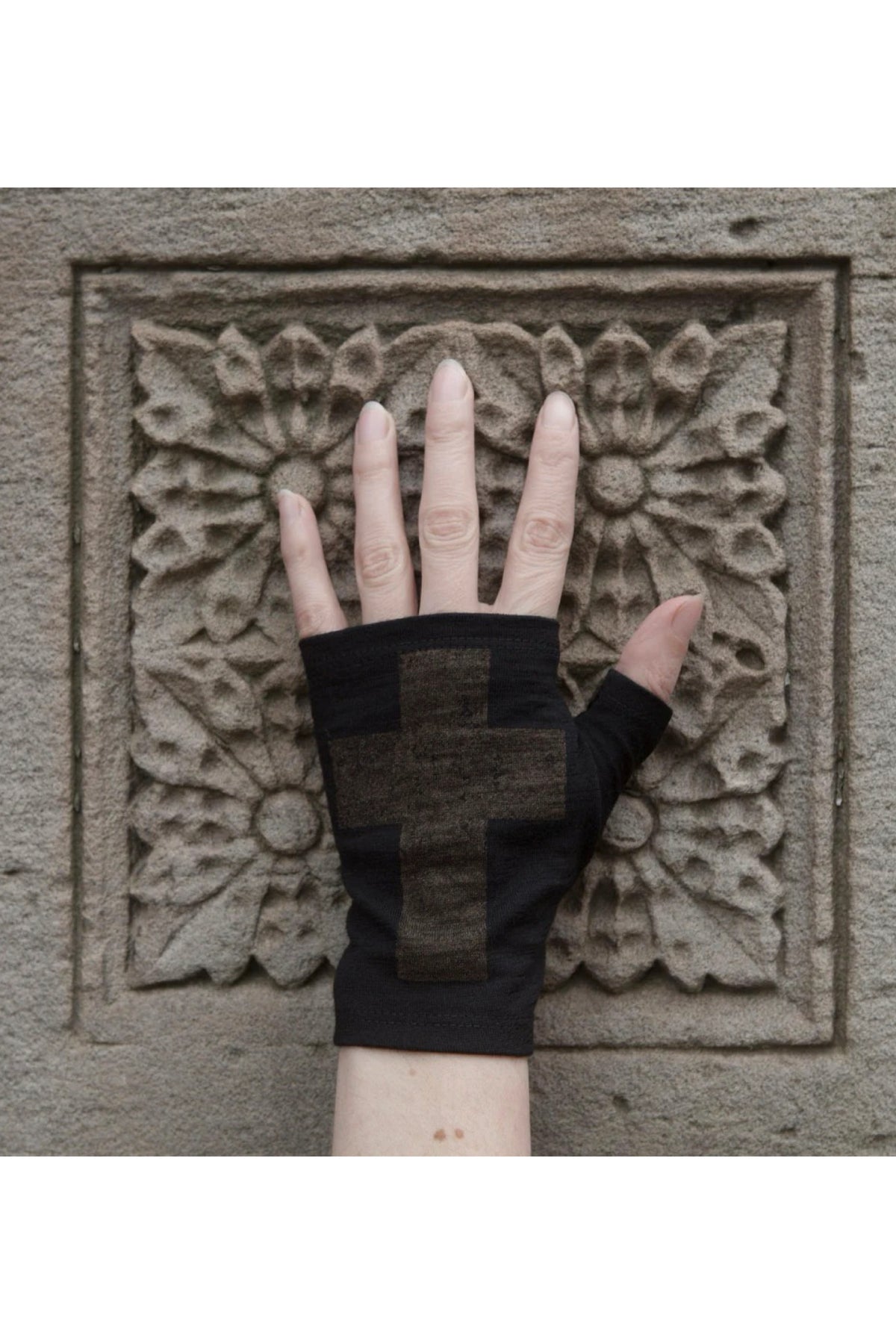Hobo Black Bronze Cross Merino Gloves