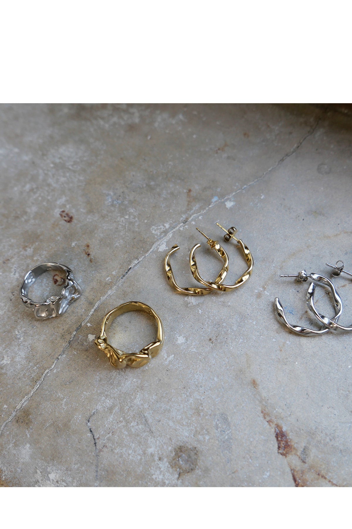 _W_Earring 25mm Curled Steel Gold