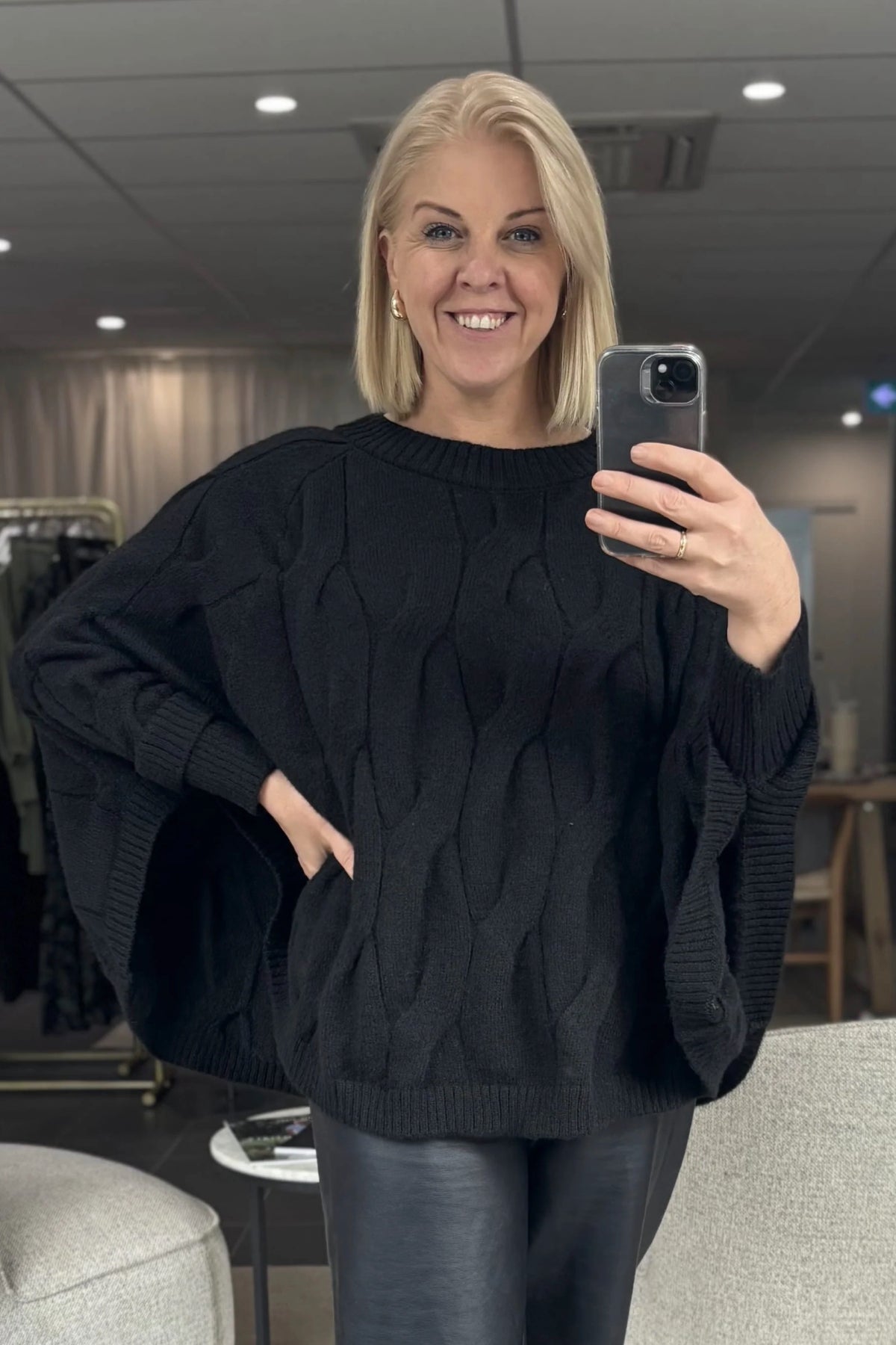 Cable Poncho Black