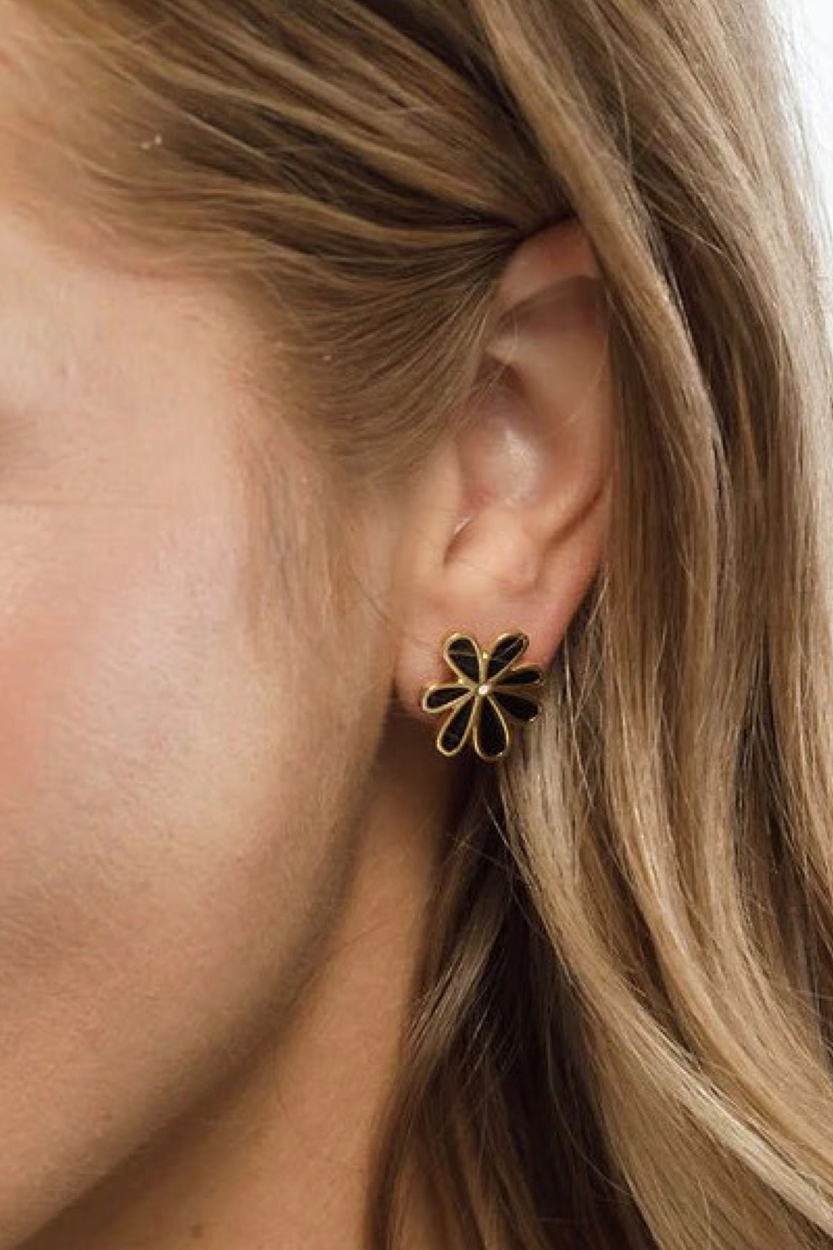 Homelee Studs Black Daisy