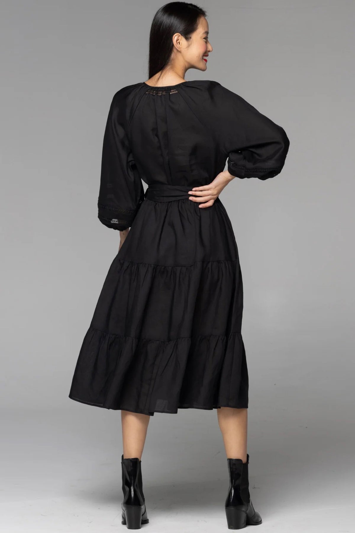 Faraway Tiered Midi Dress Black