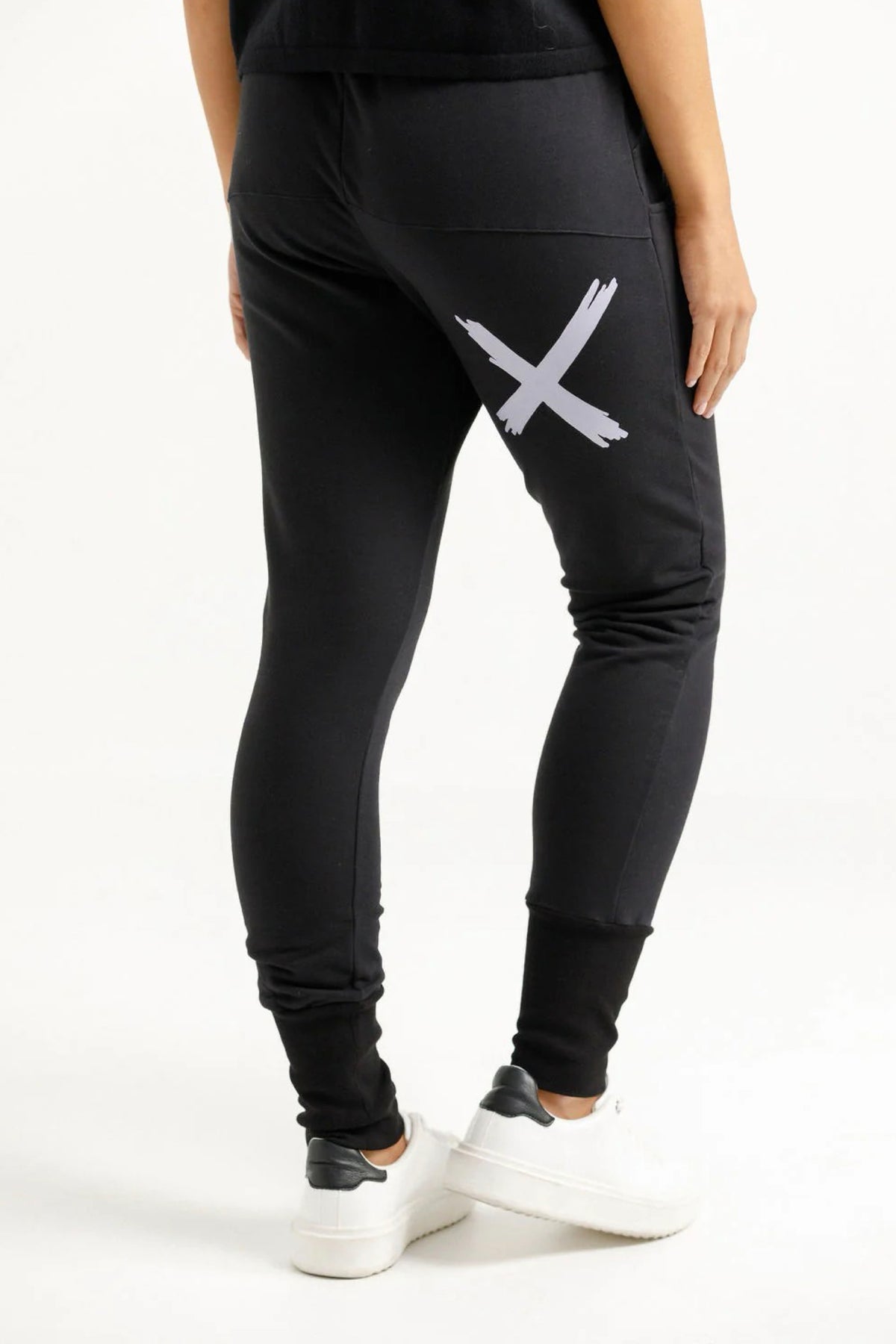 Alpine Apartment Pant Black With Lilac X