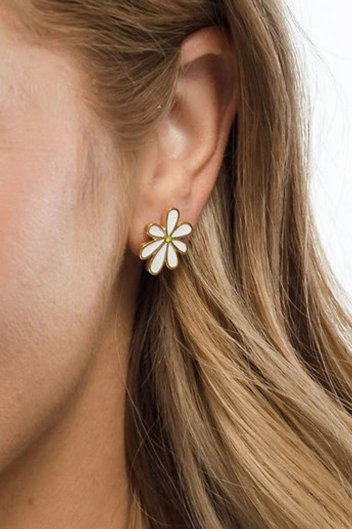 Homelee Studs White Daisy