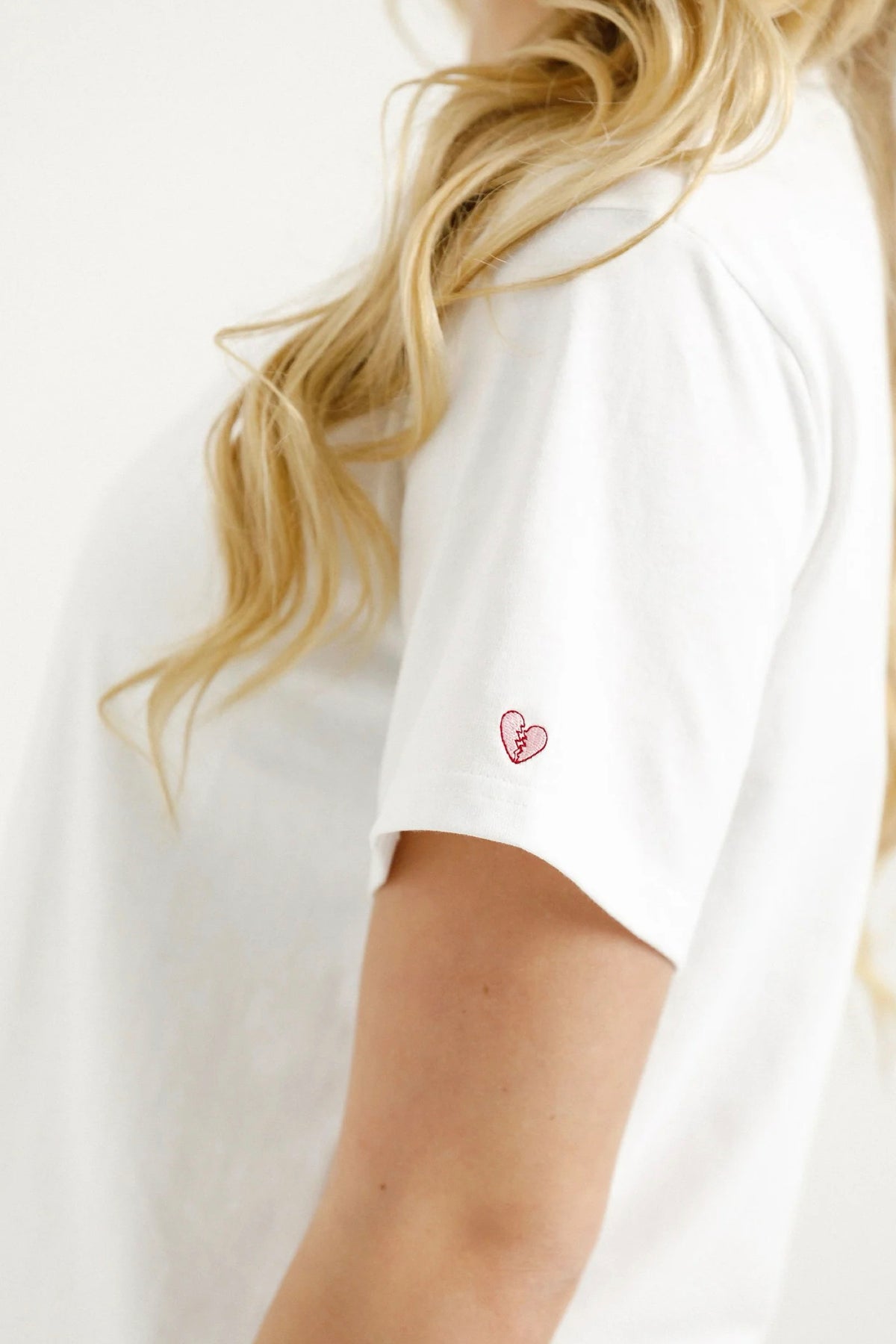 Basic Tee White Heartbreaker