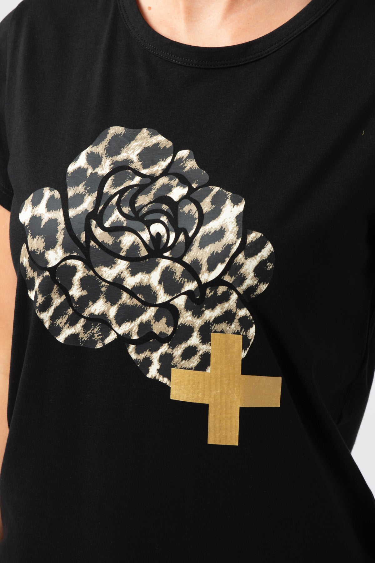 T-Shirt Black With Leopard Rose