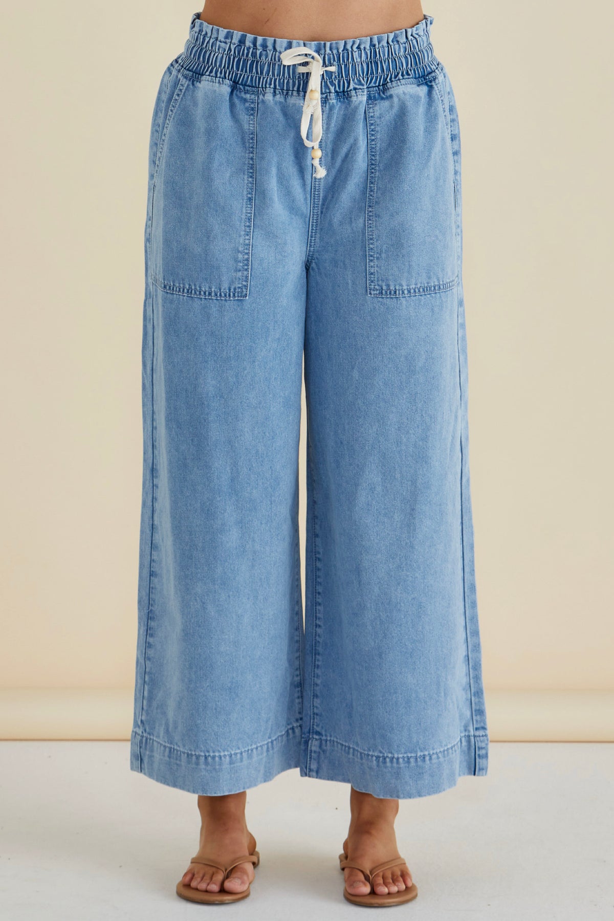 Saffra Relax Leg Jean Medium Wash Blue Denim