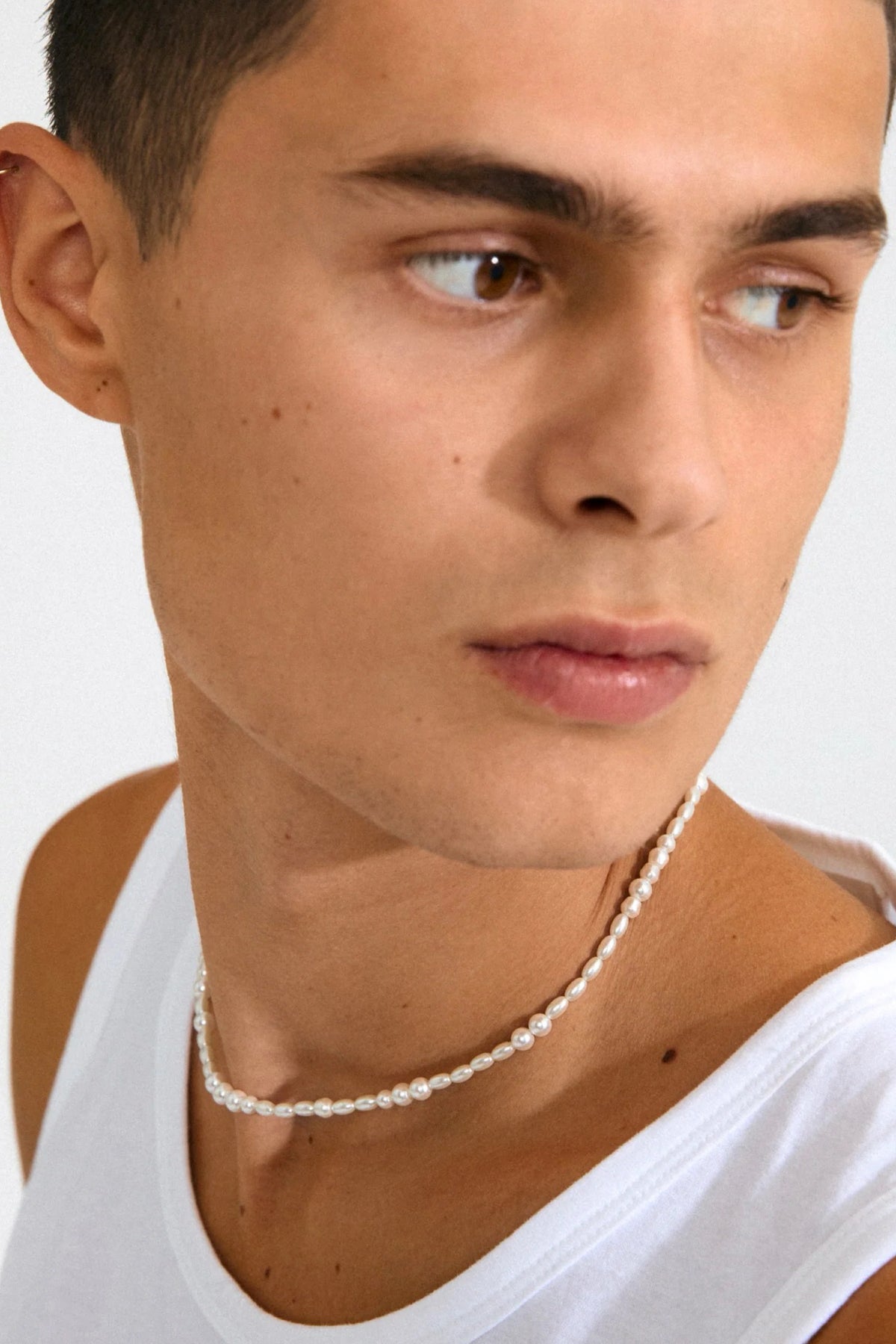 Elliana White Necklace Silver Plated