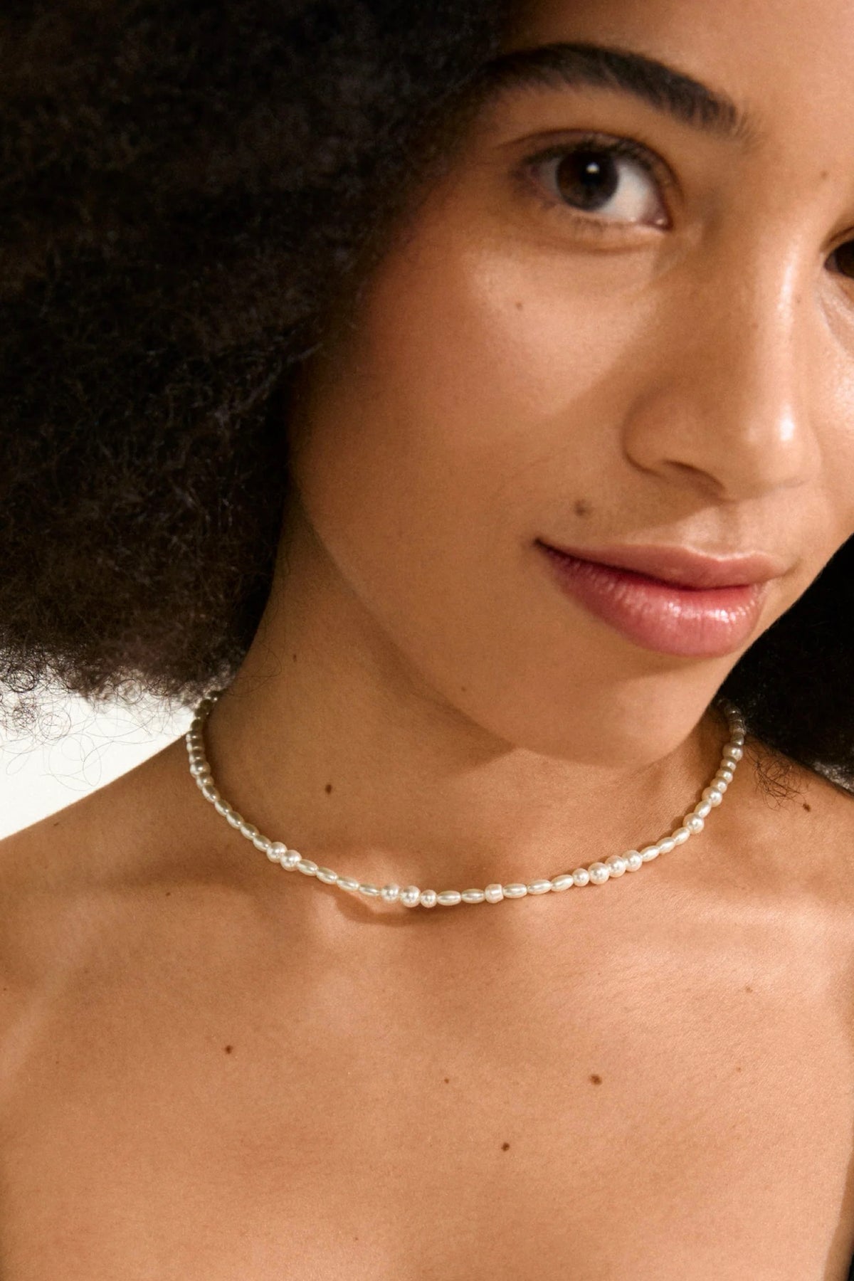 Elliana White Necklace Silver Plated