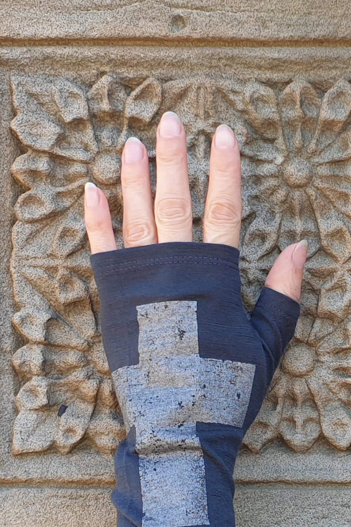 Black Cross Print Anthracite Lead Merino Fingerless Gloves