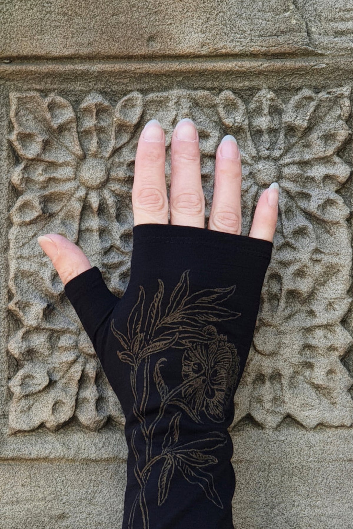 Black Peony Bronze Lead Merino Fingerless Gloves