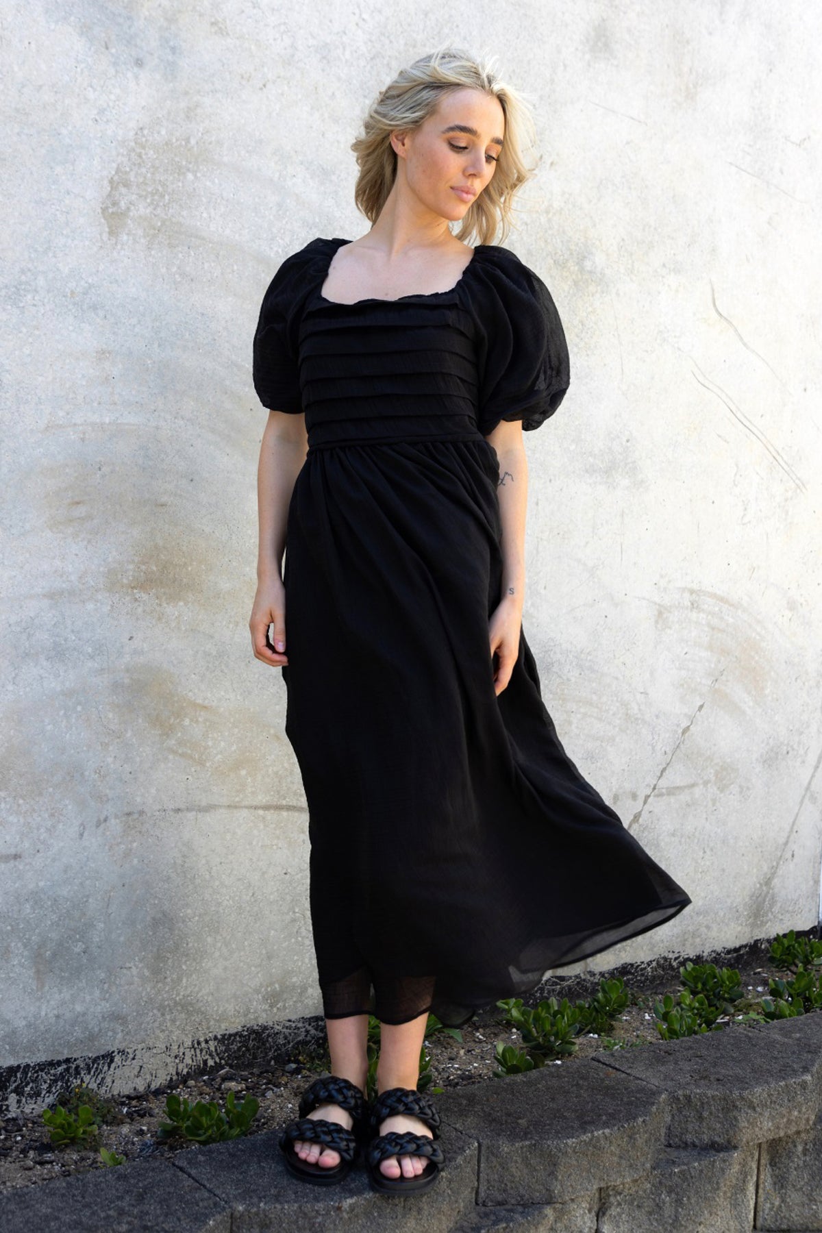 Bluff Midi Dress Black