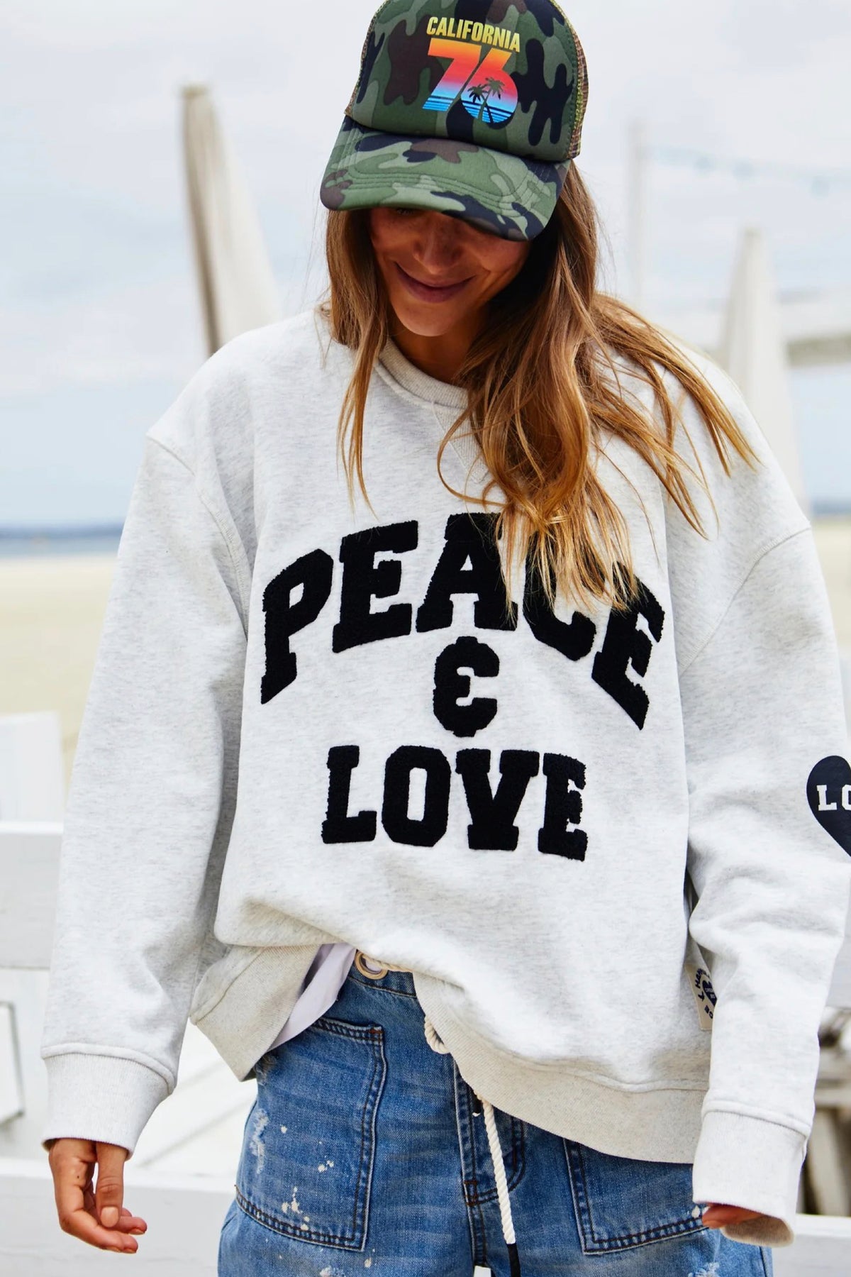 Peace And Love Sweat - PREORDER DELIVERY END OF APRIL