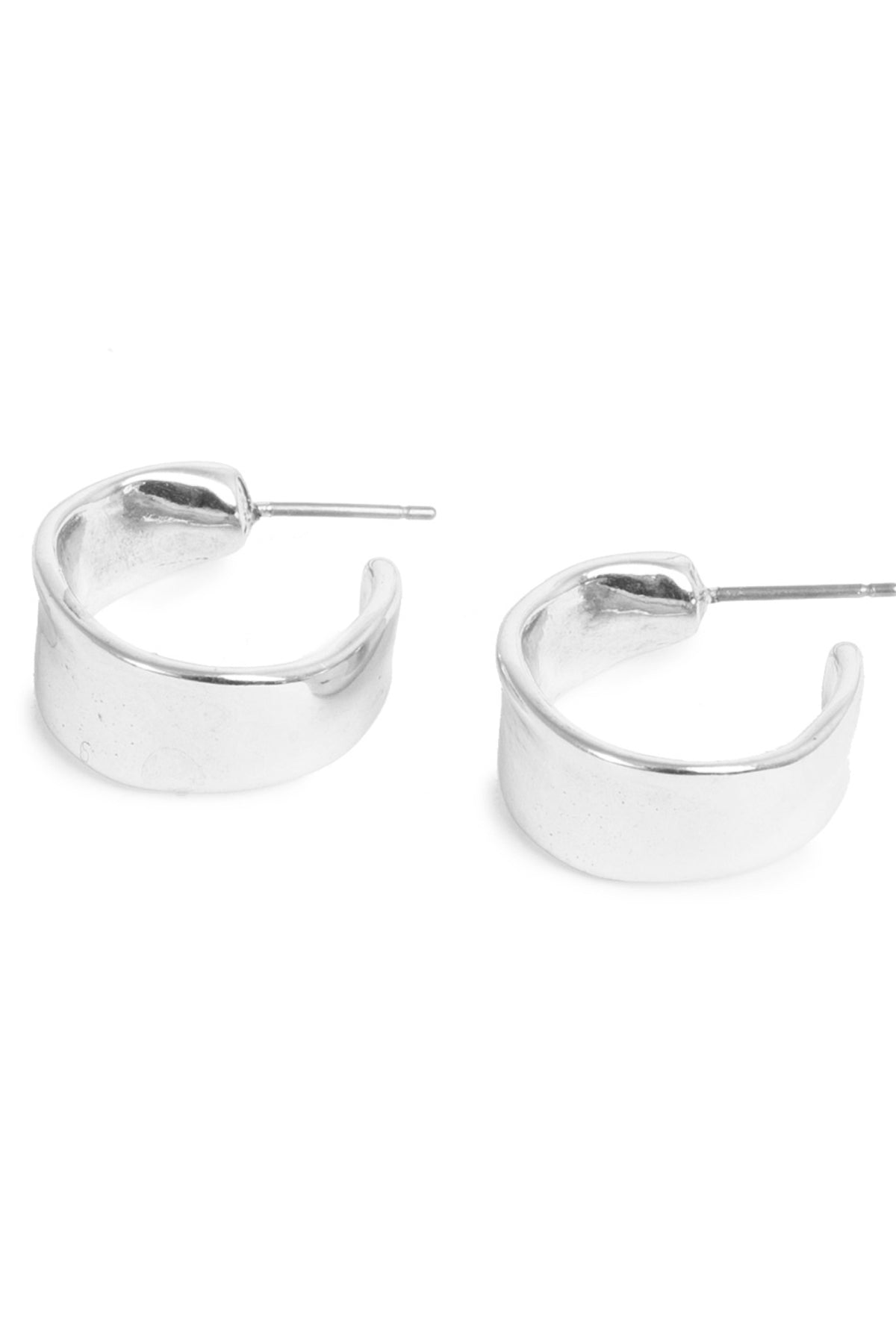 Sculptured Wide Earring Silver Medium