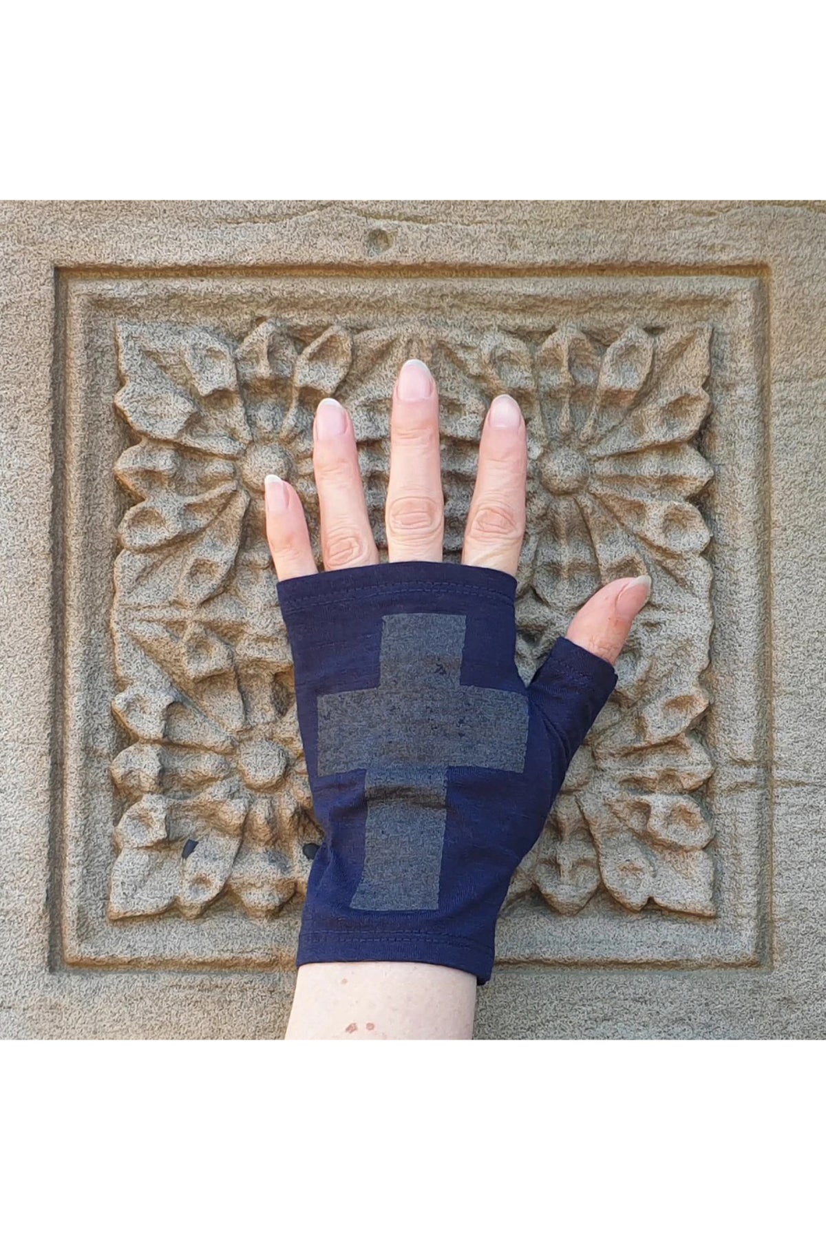 Hobo Length Ink Anthracite Cross Print Fingerless Gloves